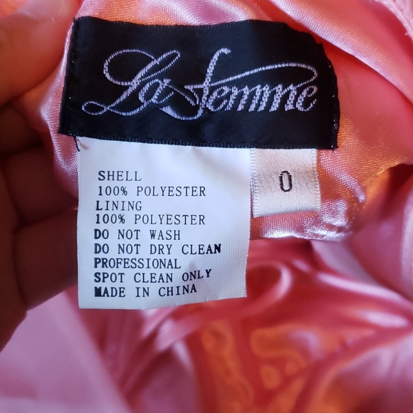 Flowy over the shoulder dress - Picture 3 of 4